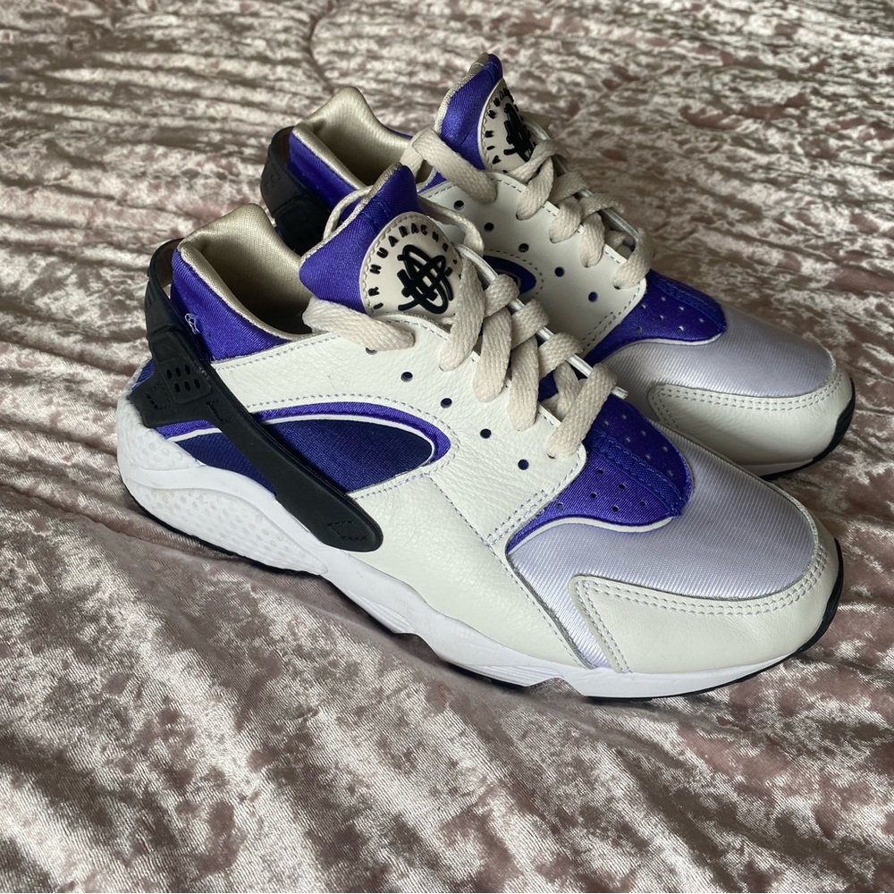 Stylish Purple and White Air Huarache